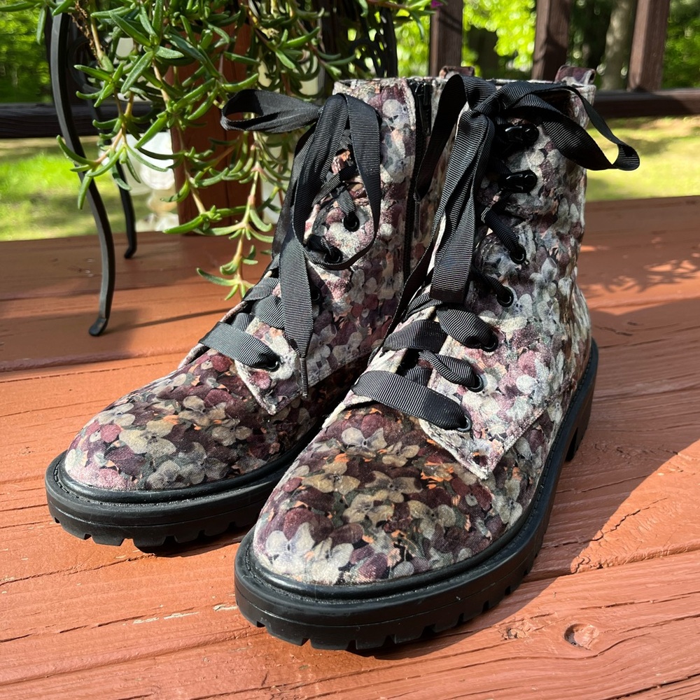 2016 Candie’s Velvet Floral Boots Size 10